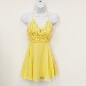 BEBE Yellow Lace Blackless Strappy Mini Halter Skater Fit & Flare Dress Size 00